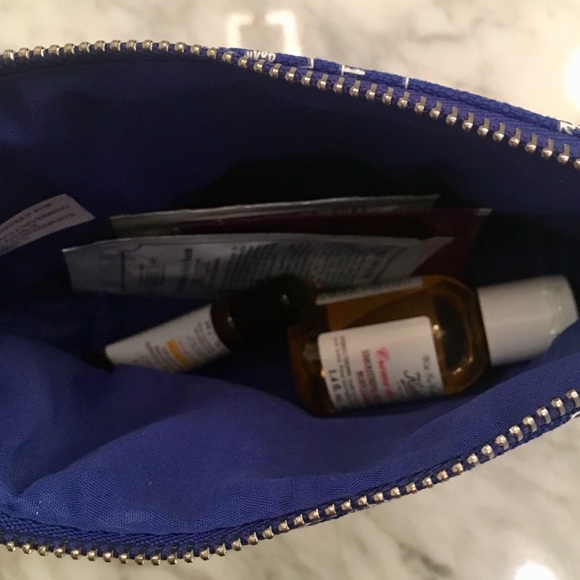 Kiehl’s Printed Canvas Travel pouch with 5 samples - Picture 9 of 10